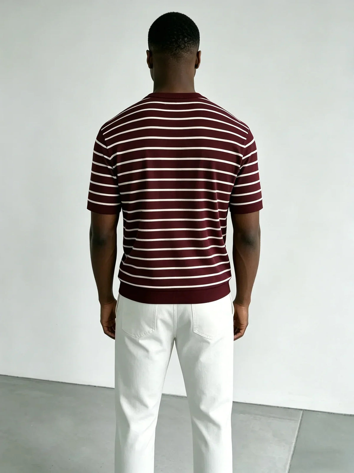 Camiseta de punto de cuello redondo a rayas para hombre, color burdeos